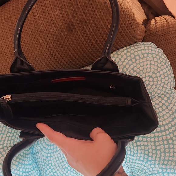 Tommy Hilfiger Vintage Black and White Tote Bag with Monogram Design - Picture 8 of 12